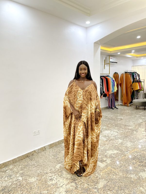 This stylish African dress for women is a blend of cultural elegance and chic fashion, perfect for a unique look.