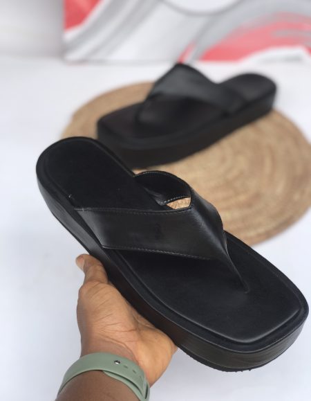 Discover ultimate comfort with our stylish platform slippers. Elevate your loungewear game while pampering your feet. Shop now!