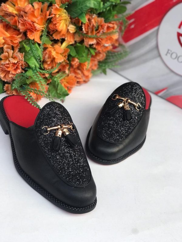 Stylish Black Half-Shoes for Men with Tassels - Classic footwear with a touch of sophistication for timeless elegance.