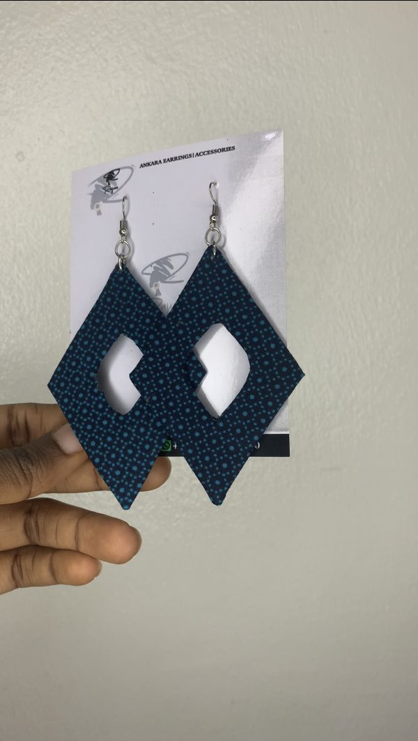 Chic diamond-shaped accessory in a stunning shade of African blue print. Upgrade your look with these stylish loop earrings.