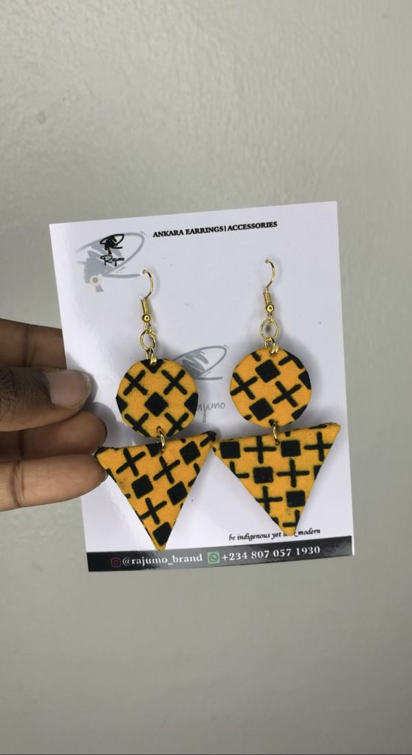 Elegant double-shaped accessory in African print, blending bold black and vibrant yellow hues. Featuring a unique blend of circle and triangle elements.