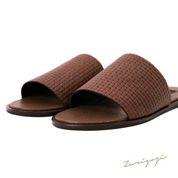 Discover cozy comfort with Zuri brown basket slippers. Crafted with style and relaxation in mind, perfect for lounging, and a night with friends. Shop now!