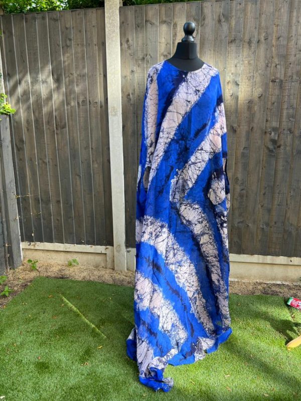 Discover elegance in our blue and grey African print cocoon-dress for women. Unique style, vibrant patterns, and unmatched comfort await you!